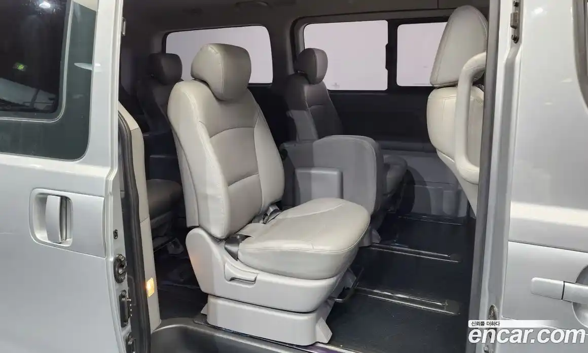 Hyundai Starex 2018 2.5 Автомат в Москве № 113401, фото 18