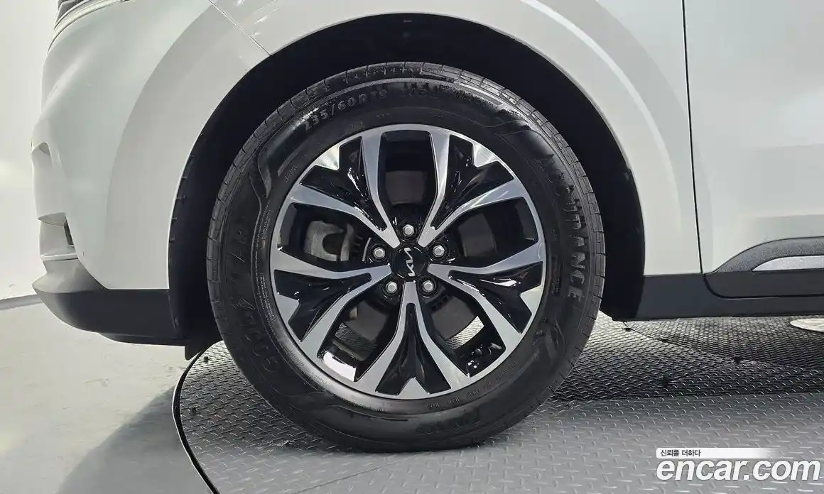 Kia Canival 2023 3.5 Автомат в Москве № 132893, фото 13