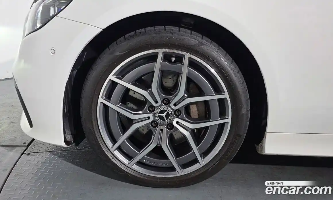 Mercedes-Benz E-Class 2023 2.0 Автомат в Москве № 138555, фото 3