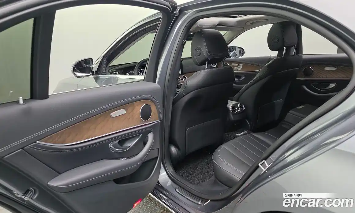 Mercedes-Benz E-Class 2019 1.9 Автомат в Москве № 143333, фото 17