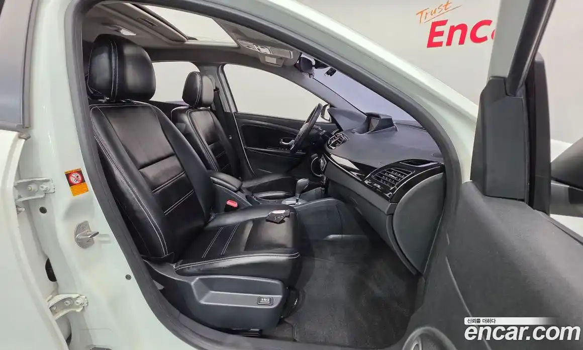 Renault SM3 2016 1.6 Автомат в Москве № 147657, фото 13