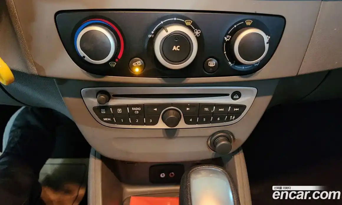 Renault SM3 2010 1.6 Автомат в Москве № 152854, фото 16