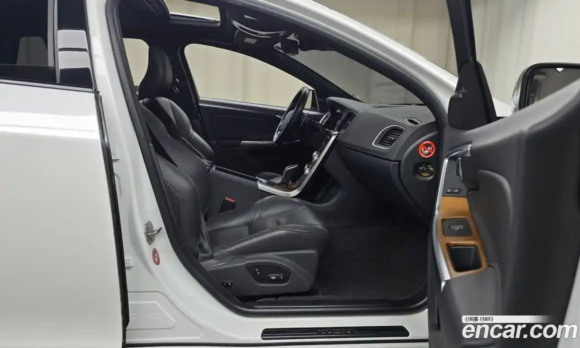 Volvo V60 2018 2.0 Автомат в Москве № 161454, фото 13