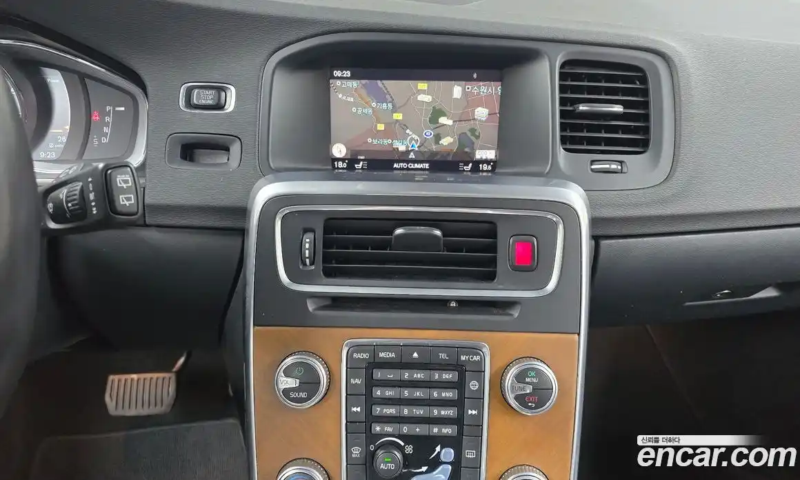 Volvo V60 2018 2.0 Автомат в Москве № 161454, фото 17