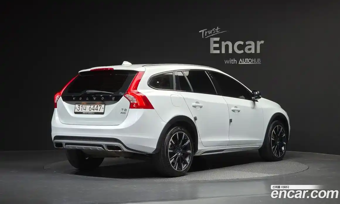 Volvo V60 2018 2.0 Автомат в Москве № 161454, фото 3