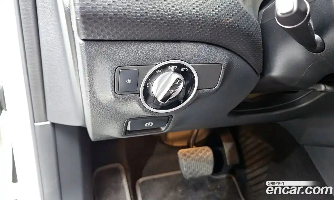 Mercedes-Benz A-Class 2016 1.6 Автомат в Москве № 161890, фото 12