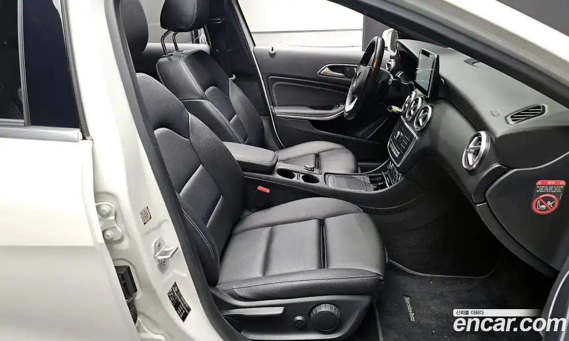 Mercedes-Benz A-Class 2016 1.6 Автомат в Москве № 161890, фото 7