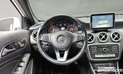 Mercedes-Benz A-Class 2016 1.6 Автомат в Москве № 161890, миниатюра 9