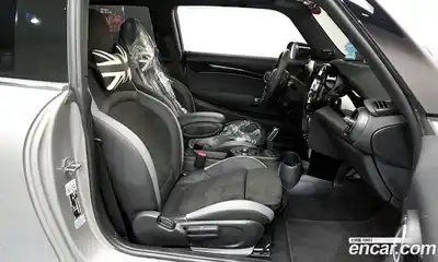 Mini Cooper 2024 2.0 Автомат в Москве № 166923, миниатюра 2