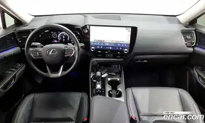 Lexus NX, 2025