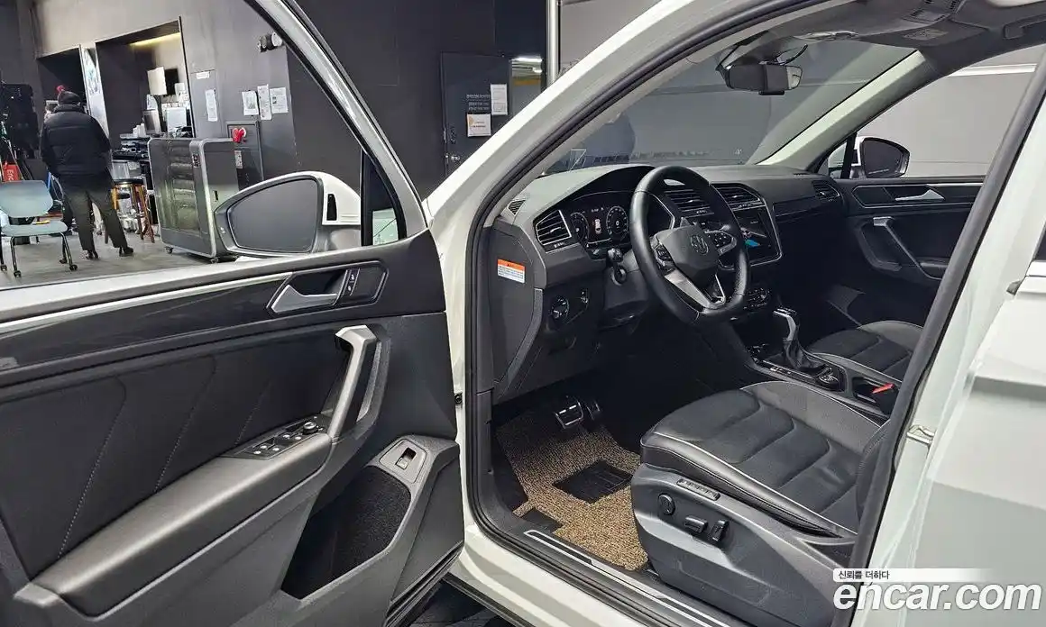 Volkswagen Tiguan 2023 2.0 Автомат в Москве № 168507, фото 11