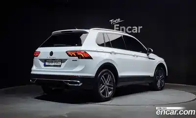 Volkswagen Tiguan 2023 2.0 Автомат в Москве № 168507, миниатюра 2