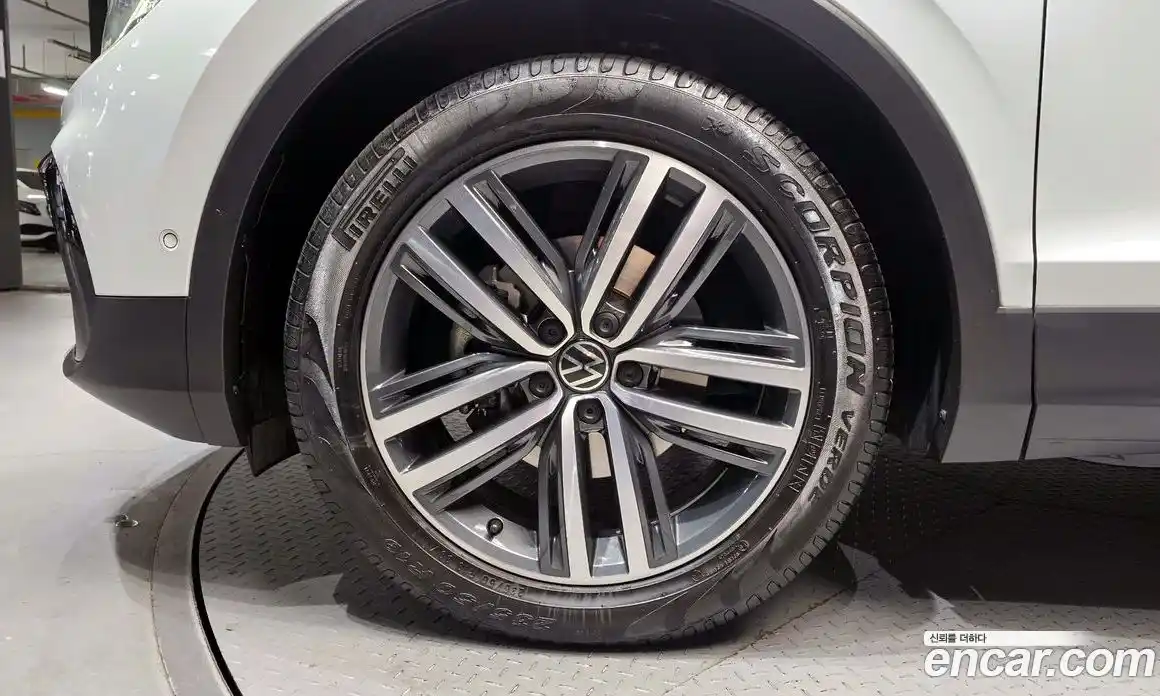 Volkswagen Tiguan 2023 2.0 Автомат в Москве № 168507, фото 5