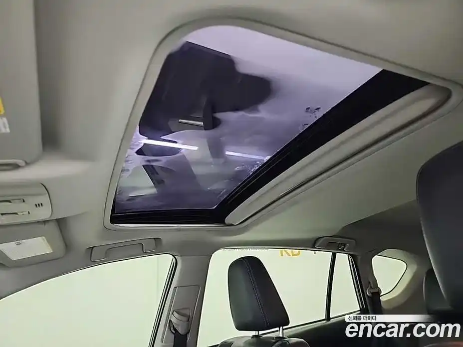 Toyota RAV4 2015 2.5 Автомат в Москве № 170360, фото 16