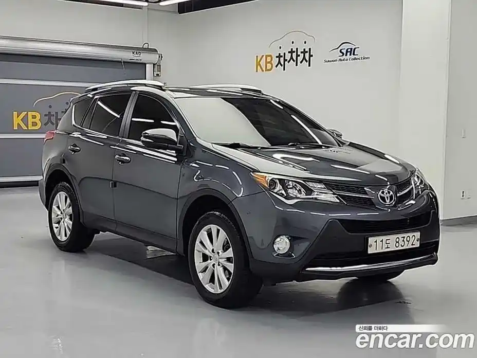 Toyota RAV4 2015 2.5 Автомат в Москве № 170360, фото 3