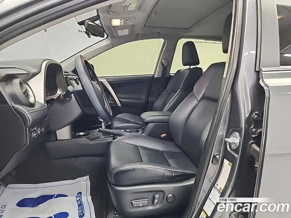 Toyota RAV4 2015 2.5 Автомат в Москве № 170360, фото 6