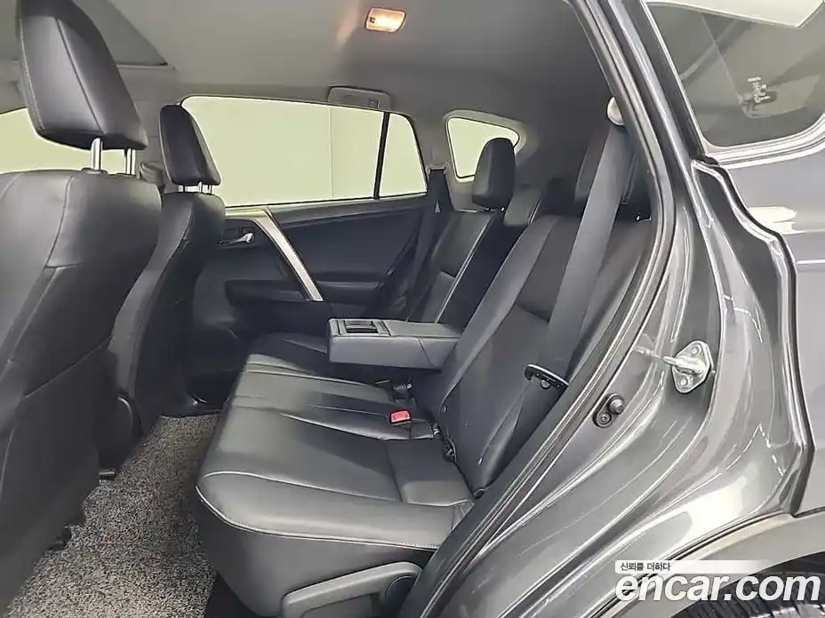 Toyota RAV4 2015 2.5 Автомат в Москве № 170360, фото 7