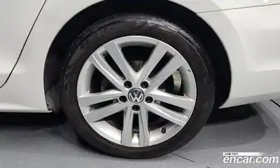 Volkswagen Jetta 2015 2.0 Автомат в Москве № 176974, миниатюра 3