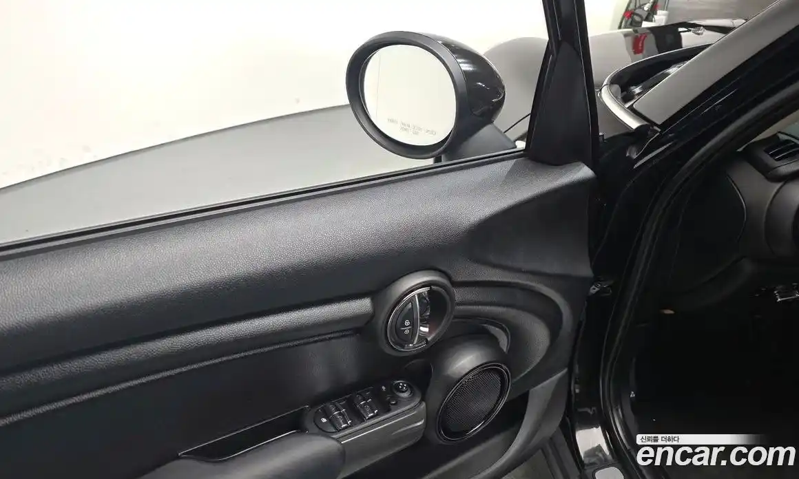 Mini Cooper 2017 1.5 Автомат в Москве № 184638, фото 13