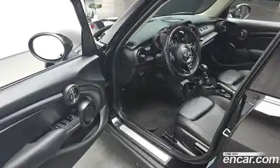 Mini Cooper 2017 1.5 Автомат в Москве № 184638, миниатюра 2