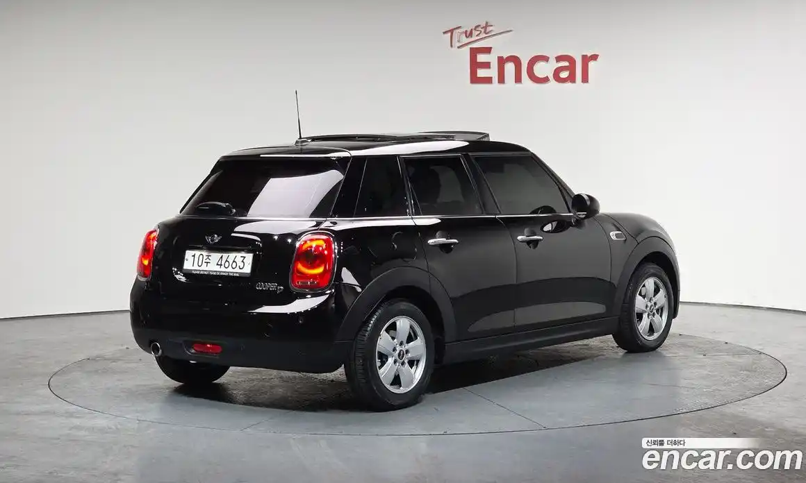 Mini Cooper 2017 1.5 Автомат в Москве № 184638, фото 5