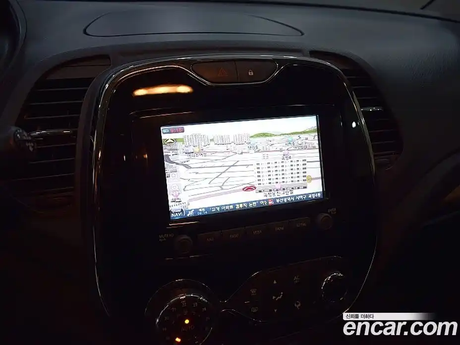 Renault QM3 2014 1.5 Автомат в Москве № 186392, фото 17