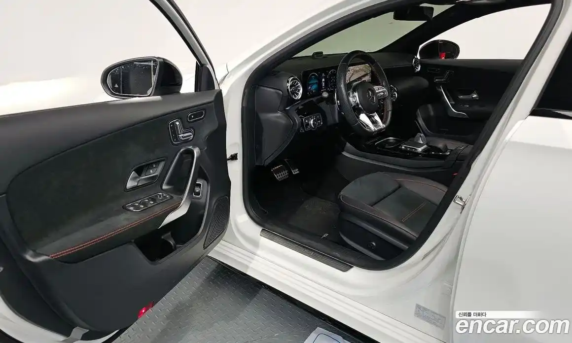 Mercedes-Benz A-Class 2023 2.0 Автомат в Москве № 193773, фото 20