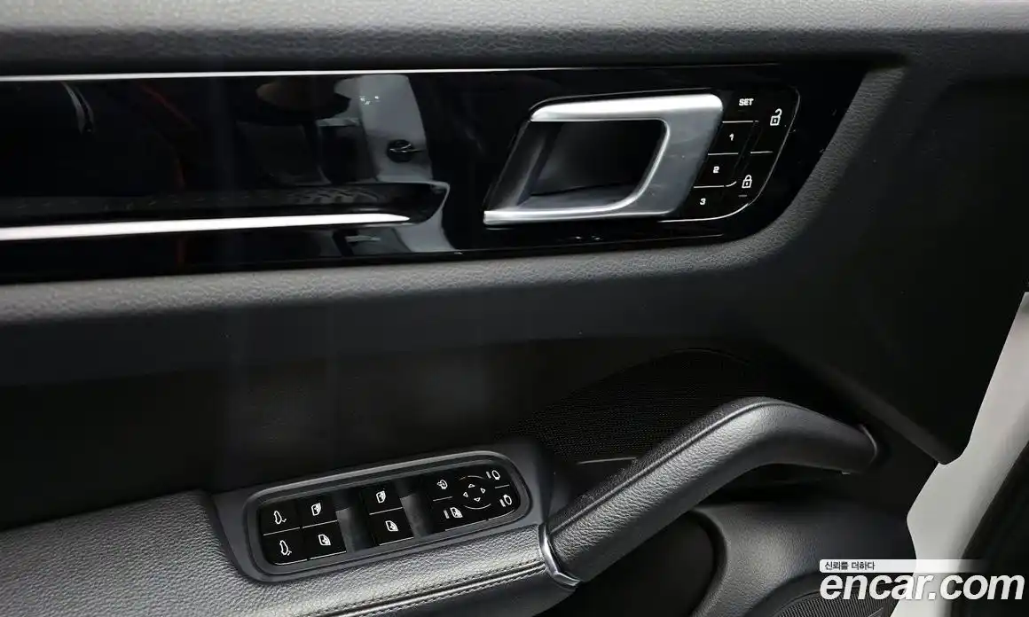 Porsche Cayenne 2019 3.0 Автомат в Москве № 197577, фото 3