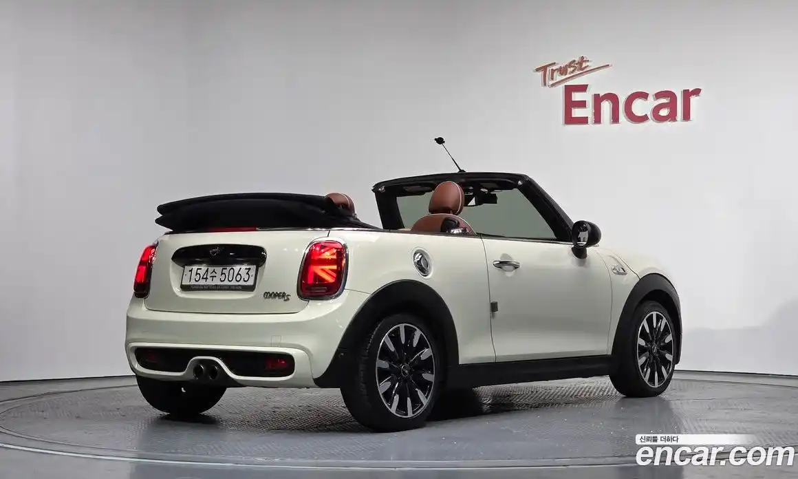 Mini Cooper Convertible 2019 2.0 Автомат в Москве № 198400, фото 17