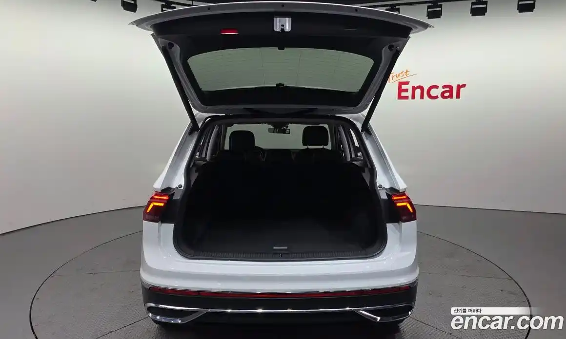 Volkswagen Tiguan 2023 2.0 Автомат в Москве № 198995, фото 20