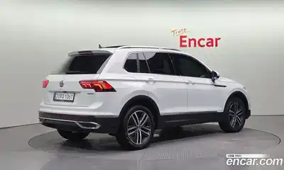 Volkswagen Tiguan 2023 2.0 Автомат в Москве № 198995, миниатюра 2