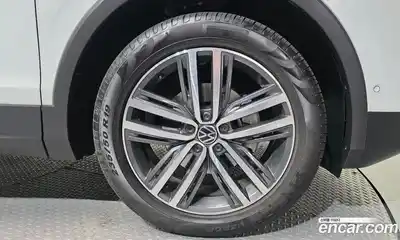 Volkswagen Tiguan 2023 2.0 Автомат в Москве № 198995, миниатюра 5