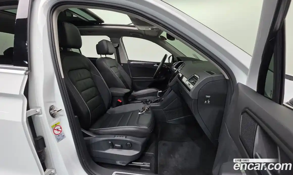 Volkswagen Tiguan 2023 2.0 Автомат в Москве № 198995, фото 10