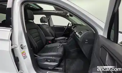 Volkswagen Tiguan 2023 2.0 Автомат в Москве № 198995, миниатюра 10