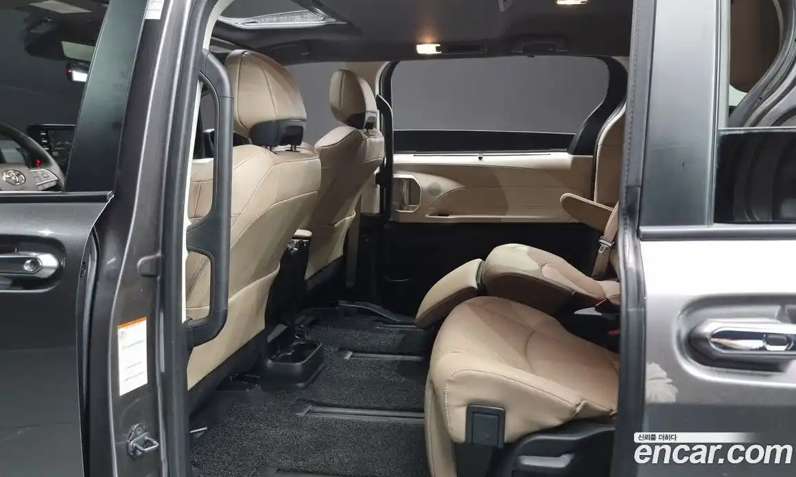 Toyota Sienna 2022 2.5 Автомат в Москве № 199597, фото 13