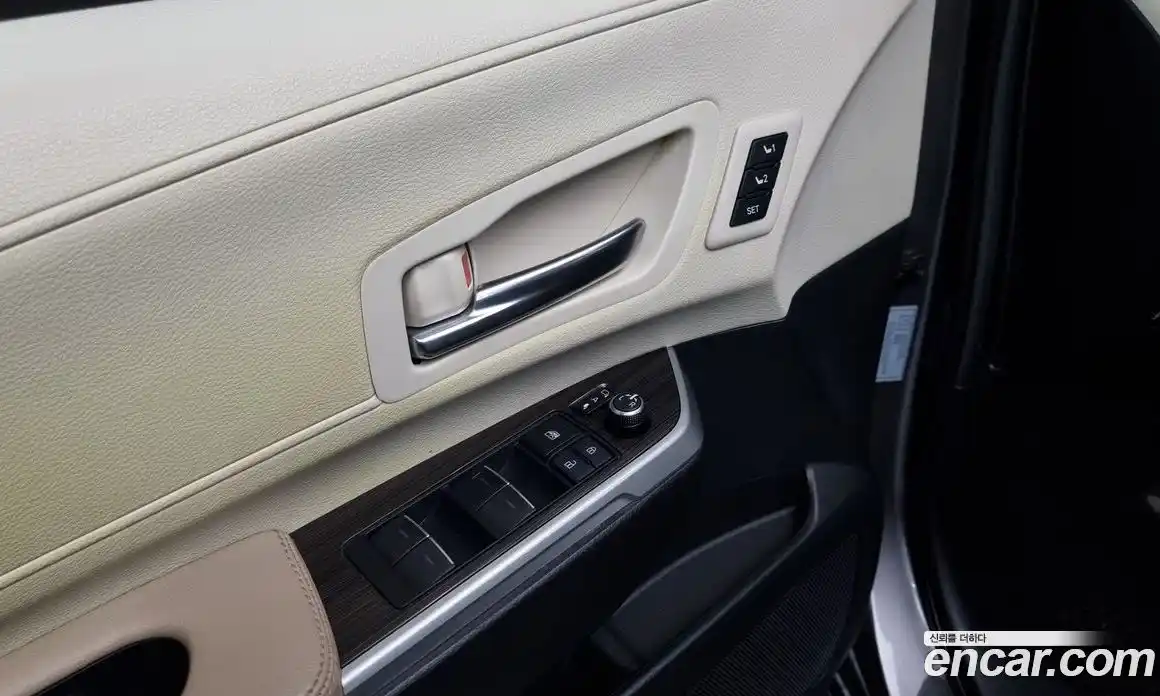 Toyota Sienna 2022 2.5 Автомат в Москве № 199597, фото 17