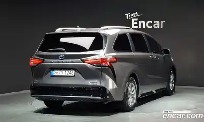 Toyota Sienna 2022 2.5 Автомат в Москве № 199597, миниатюра 2