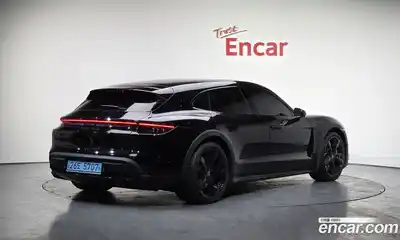 Porsche Taycan, 2022