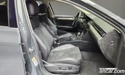 Volkswagen Passat 2018 2.0 Автомат в Москве № 215306, миниатюра 11