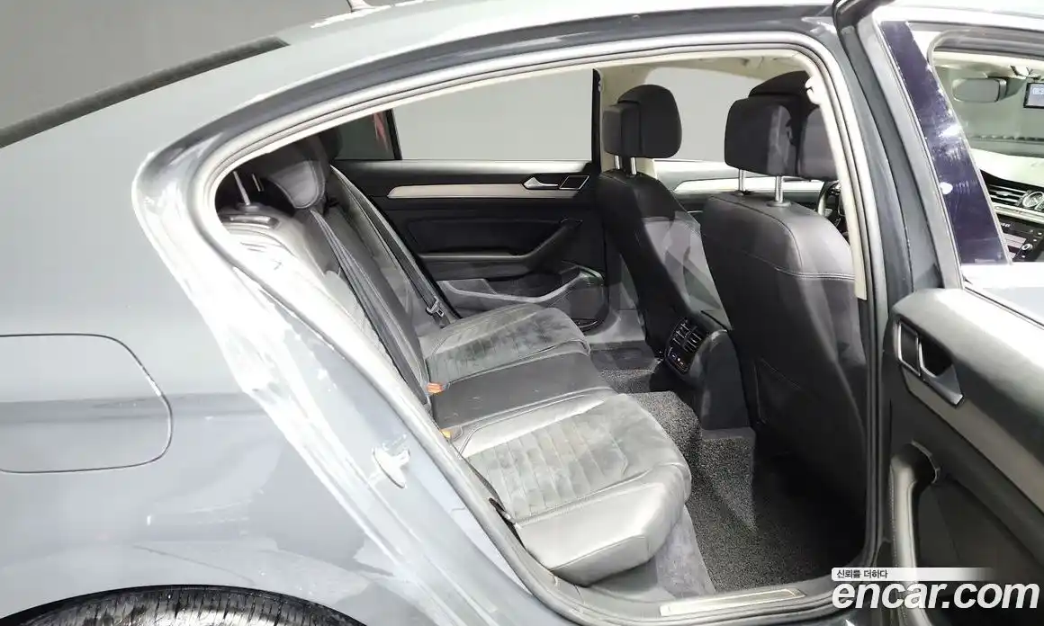 Volkswagen Passat 2018 2.0 Автомат в Москве № 215306, фото 12