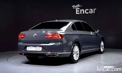 Volkswagen Passat 2018 2.0 Автомат в Москве № 215306, миниатюра 2