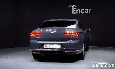 Volkswagen Passat 2018 2.0 Автомат в Москве № 215306, миниатюра 4