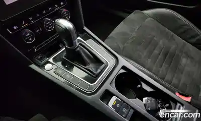 Volkswagen Passat 2018 2.0 Автомат в Москве № 215306, миниатюра 9