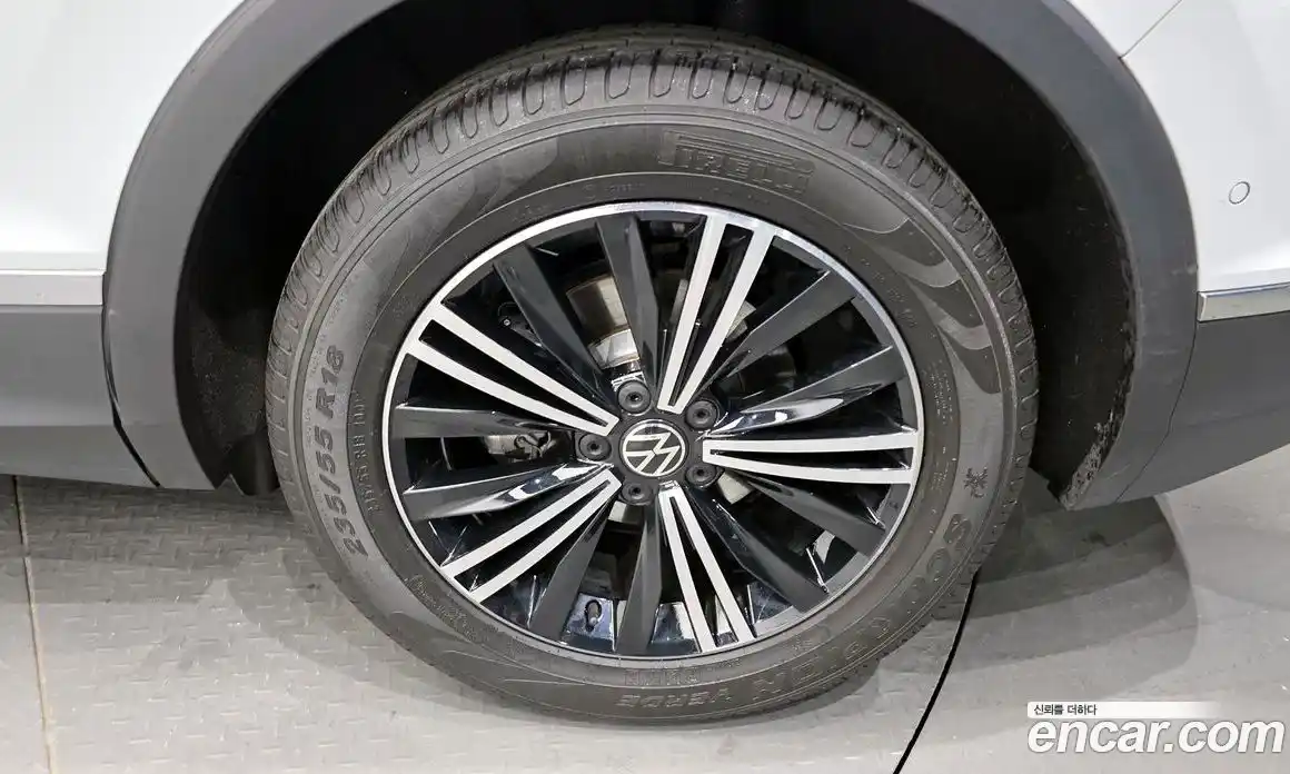 Volkswagen Tiguan 2021 2.0 Автомат в Москве № 232086, фото 19