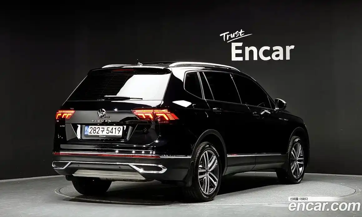 Volkswagen Tiguan 2023 2.0 Автомат в Москве № 232099, фото 4