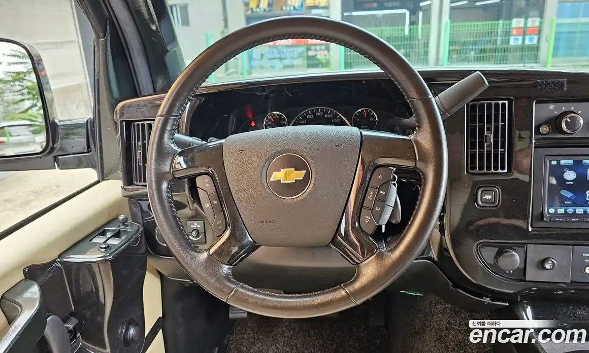 Chevrolet Express Van 2017 6.0 Автомат в Москве № 260298, фото 13