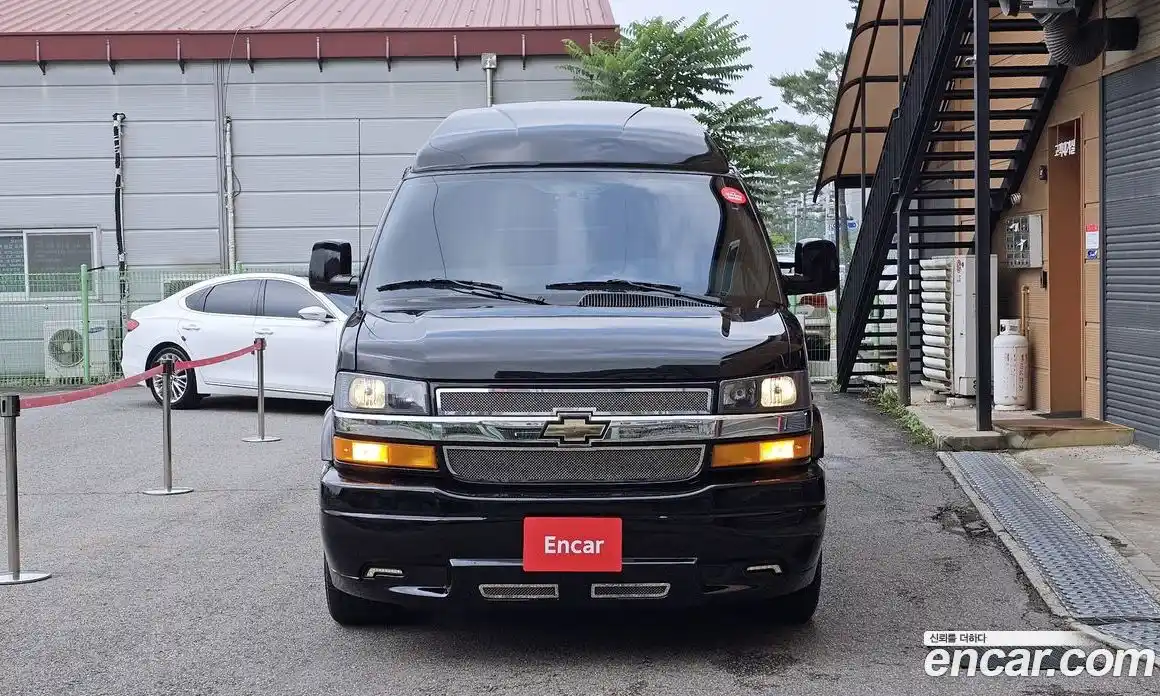 Chevrolet Express Van 2017 6.0 Автомат в Москве № 260298, фото 3