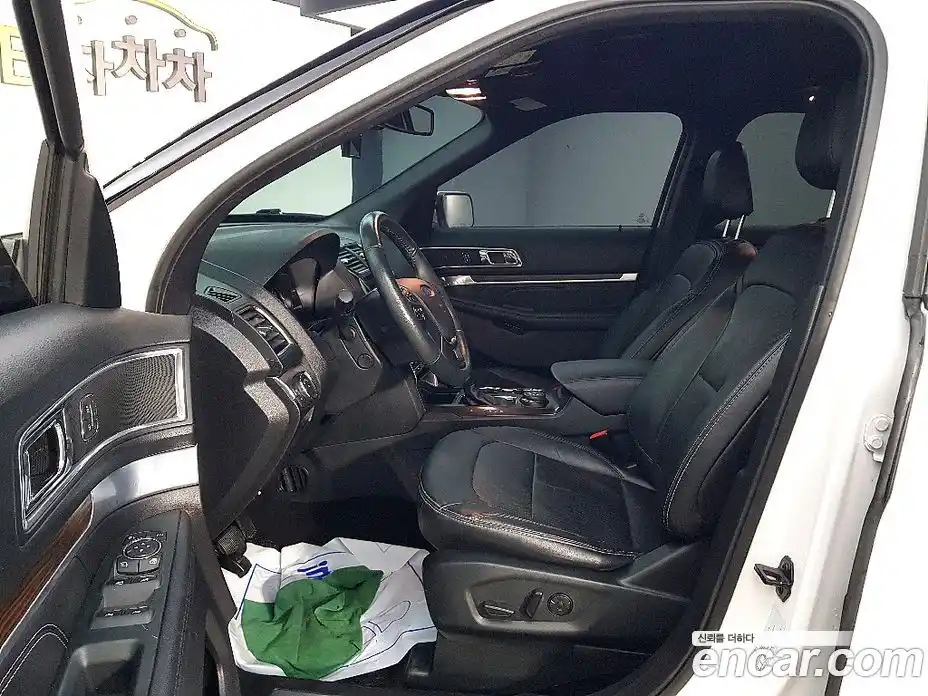 Ford Explorer 2019 2.3 Автомат в Москве № 281962, фото 10