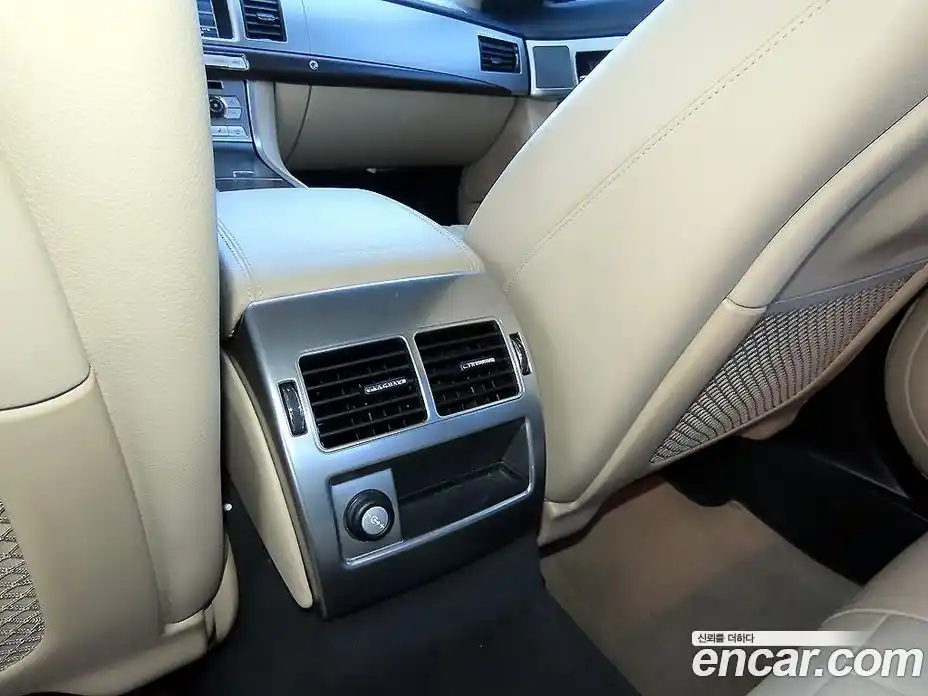 Jaguar XF 2013 2.0 Автомат в Москве № 283488, фото 16