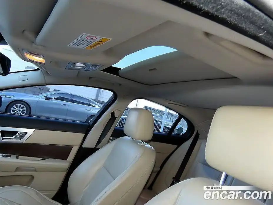 Jaguar XF 2013 2.0 Автомат в Москве № 283488, фото 17